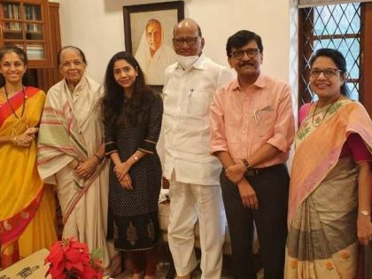 sanjay raut daughter purvashi raut engagement invitation to sharad pawar | संजय राऊतांच्या घरी सुपारी फुटली! लेकीच्या साखरपुड्याचे शरद पवारांना निमंत्रण