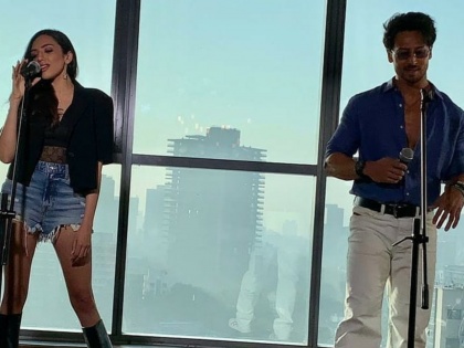 Tiger Shroff's song 'Casanova's acoustic version features singer Raveena Mehta | अभिनेता टायगर श्रॉफच्या कॅसिनोवा गाण्यात झळकणार गायिका रवीना मेहता
