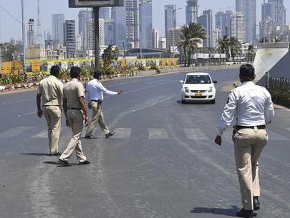 27,000 Mumbaikars break Corona ban Police reported the crime | 27 हजार मुंबईकरांनी कोरोनाचे प्रतिबंधात्मक नियम तोडले़ ; पोलिसांनी गुन्हे नोंदवले