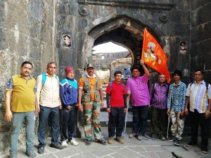 Examples of intense willpower; Divyang Group successfully climb Lohgad Fort | तीव्र इच्छाशक्तीचे उदाहरण; दिव्यांग ग्रुपने सर केला लोहगड किल्ला