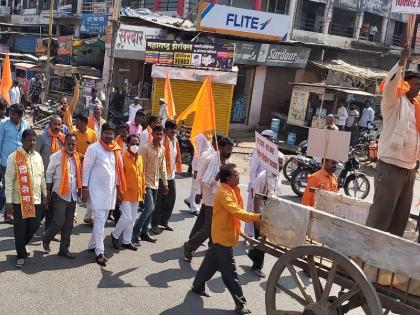 Shiv Sena's bullock cart morcha against petrol-diesel, gas price hike | पेट्रोल-डिझेल, गॅस दरवाढी विरोधात शिवसेनेचा बैलगाडी मोर्चा