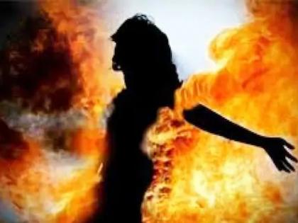 Numbing phenomena; The struggle ended with the death of the girlfriend who was set on fire by his lover | सुन्न करणारी घटना; प्रियकराने पेट्रोल टाकून पेटवून दिलेल्या प्रेयसीची मृत्यूशी झुंज संपली