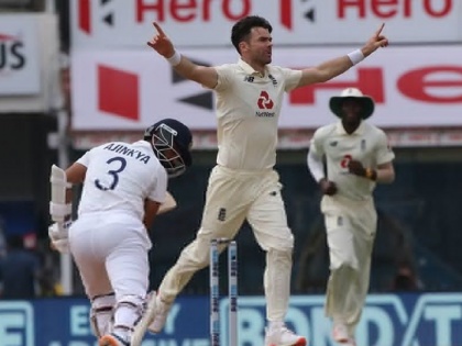 James Anderson surpasses Courtney Walsh by taking most number of wickets as a pacer since the age of 30 | India vs England, 1st Test : ३८ वर्षीय जेम्स अँडरसनचा भारी पराक्रम, टीम इंडियाला ढकललं पराभवाच्या छायेत