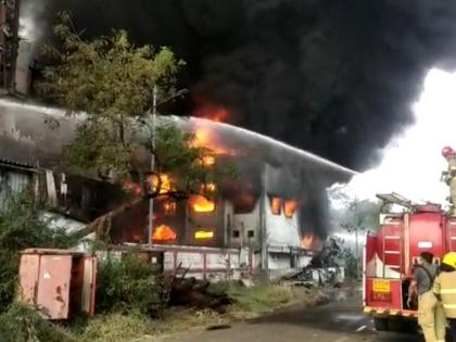 A fire broke out at a chemical company in Taloja MIDC | तळोजा एमआयडीसीतील केमिकल कंपनीला आग   