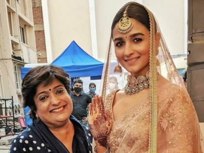 Alia bhatt and ranbir kapoor gets married expect fans after a bridal pic of actress gets viral | आलिया भटने बॉयफ्रेंड रणबीर कपूरसोबत गुपचूप उरकलं लग्न?, मेंहदीचा फोटो आले समोर
