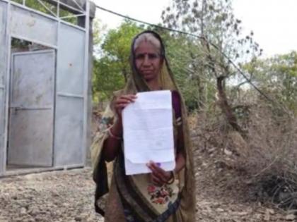 elderly woman farmer writes letter to president to buy helicopter | "शेतात जाण्यासाठी हेलिकॉप्टर हवं, लायसन्सही द्या", शेतकरी महिलेने थेट राष्ट्रपतींना लिहिलं पत्र