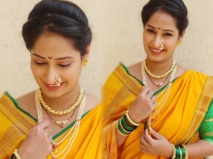 Priya marathe's traditional look goes viral on internet | पिवळ्या रंगाच्या नववारी साडीत प्रिया मराठेचा दिसला मराठमोळा अंदाज, म्हणाली- 'मी.. अशी ही..'
