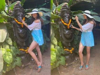 Pooja Batra Photos with Ganesh Idol Trolled For Dress And Sleepers | "आंण्टी चप्पल तो उतार लो", त्यातही शॉर्ट ड्रेसमध्ये अभिनेत्रीने घेतले बाप्पाचे दर्शन पाहून चाहत्यांचा होतोय संताप