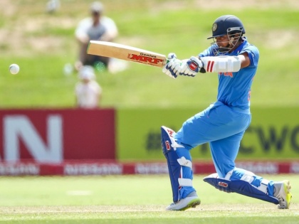 Mumbai Captain Prithvi Shaw scored hundred from just 79 balls including 12 fours and 3 sixes against Karnataka in Vijay Hazare Semi-Final | Prithvi Shaw : पृथ्वी शॉ फॉर्मात; ७९ चेंडूंत शतक, १२ चौकार व ३ षटकारांची आतषबाजी, विराट कोहलीशी बरोबरी