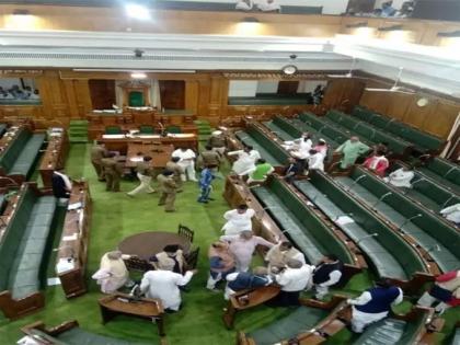 Ruckus ensued in Bihar Assembly over recovery of illicit liquor, Ruling and opposition MLAs clashed | बिहार विधानसभेत राडा; धक्काबुक्की, शिविगाळ करत सत्ताधारी आणि विरोधी आमदार भिडले, पाहा VIDEO