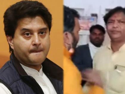 jyotiraditya scindia supporters and bjp leader clash pro scindia erupted after insult | Video - धक्काबुक्की, शिवीगाळ करत भाजपा जिल्हाध्यक्ष आणि ज्योतिरादित्य शिंदे समर्थक भिडले; अंतर्गत वाद चव्हाट्यावर