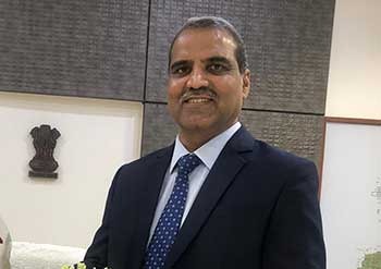 CoronaVirus Mumbai Updates Suresh Kakani, Addl. Municipal Commissioner Western Suburbs Real Hero | BLOG : कोरोनाविरुद्धच्या लढाईतला पडद्याआडचा 'रिअल हिरो'!