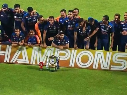 India VS England: India beat England & win the ODI series | India VS England : निसटता निसटता मारली बाजी, इंग्लंडवर मात करत भारताचा मालिका विजय