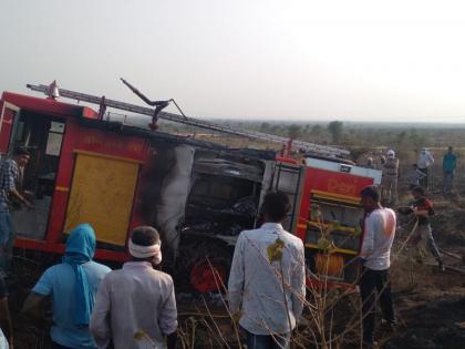 Video: Forest fire at Tivasa; Fire brigade vehicle that went to extinguish the fire was burnt to ashes | Video : तिवसा येथे जंगलाला आग;आग विझविण्यासाठी गेलेली अग्निशमन दलाची गाडी जळून खाक