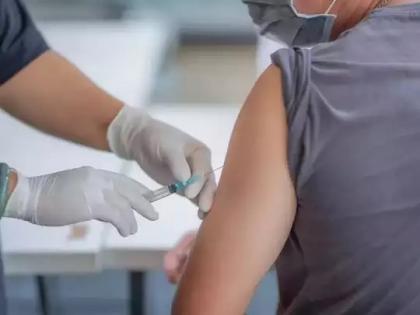 corona vaccination: High corona vaccination was given in Maharashtra on Thursday, more than three lakh people were vaccinated in a day | corona vaccination : महाराष्ट्रात गुरुवारी झाले उच्चांकी कोरोनाचे लसीकरण, दिवसभरात तीन लाखांहून अधिक जणांना दिली लस