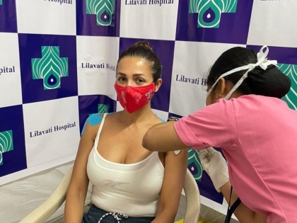 Malaika Arora Takes Covid 19 Vaccine First Dose Shared Photo On Instagram Users Asking About Her Age | कोरोना लस घेतल्यानंतर ट्रोल करणाऱ्यांना मलायकानं दिले सडतोड उत्तर, वाचा काय म्हणाली