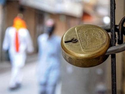 Coronavirus : "Government's lockdown order is a 'death warrant' for traders", traders announce in Nagpur | "शासनाचा लॉकडाऊनचा आदेश हा व्यापाऱ्यांसाठी ‘डेथ वॉरंट’च", नागपुरात व्यापाऱ्यांची घोषणाबाजी Coronavirus : "Government's lockdown order is a 'death warrant' for traders", traders announce in Nagpur | "शासनाचा लॉकडाऊनचा आदेश हा व्यापाऱ्यांसाठी ‘डेथ वॉरंट’च", नागपुरात व्यापाऱ्यांची घोषणाबाजी