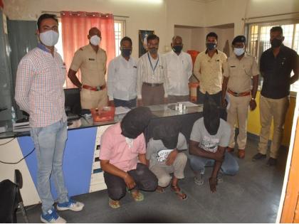 Caught a gang of blacksellers of Remedesivir injections; Two arrested along with Ghati Hospital staff | रेमडेसिविरचा काळाबाजार करणारी टोळी उघडकीस; जिल्हा रुग्णालयातील कर्मचाऱ्यासह दोघे अटकेत