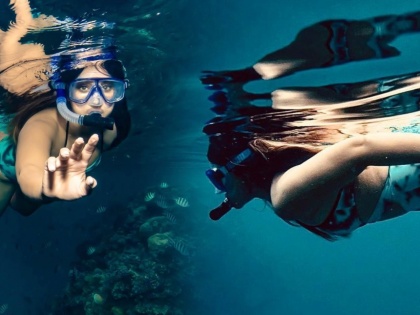 Ileana d cruz underwater photos on social media goes viral | बॉलिवूडच्या या अभिनेत्रीनं केलं अंडरवॉटर स्कुबा डायविंग, सोशल मीडियावर फोटो व्हायरल