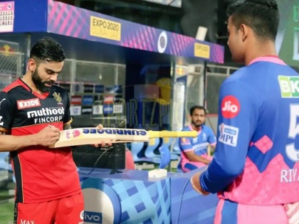 Virat Kohli Signs Riyan Parag’s Bat, RCB Skipper’s Gesture Goes Viral After Bangalore Beat Rajasthan in IPL 2021  | IPL 2021 : रियान परागने बॅटवर घेतली विराट कोहलीची स्वाक्षरी
