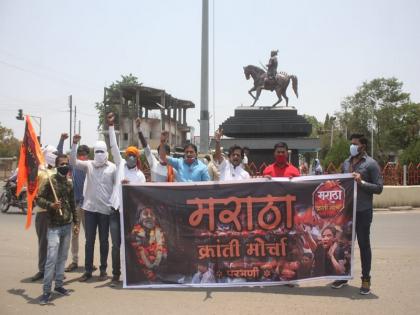 Maratha Reservation: 'Protest of Central and State Governments'; Bomblo movement on behalf of Maratha Kranti Morcha in Parbhani | Maratha Reservation : 'केद्र आणि राज्य सरकारचा निषेध'; परभणीत मराठा क्रांती मोर्चातर्फे बोंबलो आंदोलन