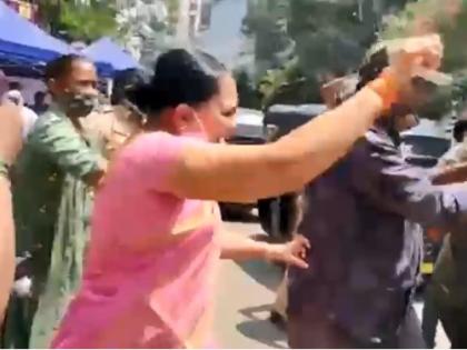 BJP-Shiv Sena face-off at covid Center; There was an argument and fighting among both party workers | Video : श्रेयवाद! अंधेरीत कोविड सेंटरवर भाजपा-शिवसेना आमने सामने; कार्यकर्त्यांत झाली धक्काबुक्की 