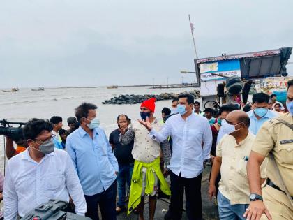 Cyclone Tauktae: inspection of damaged area by Aslam Sheikh | Cyclone Tauktae : मच्छिमार बांधवांना दिलासा, अस्लम शेख यांच्याकडून नुकसानग्रस्त भागाची पाहणी