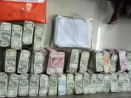 ACB raids; Crores of rupees were found in the house of Aarey official | ACB ने टाकली धाड; आरेच्या अधिकाऱ्याच्या घरात सापडले कोटींचे घबाड