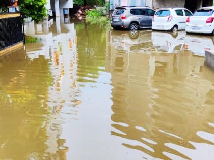 negligence to pre-monsoon nalla cleaning; In the first rains, water infiltrated many colonies in Paithan | मान्सूनपूर्व नालेसफाईला बगल; पहिल्याच पावसात पैठणमधील अनेक वसाहतीत घुसले पाणी