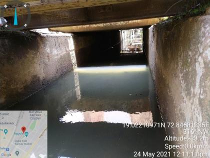 Sludge removal from culvert on Central Railway line completed in 15 days | मध्य रेल्वे मार्गावर कल्व्हर्टमधील गाळ काढण्याचे काम १५ दिवसांत पूर्ण