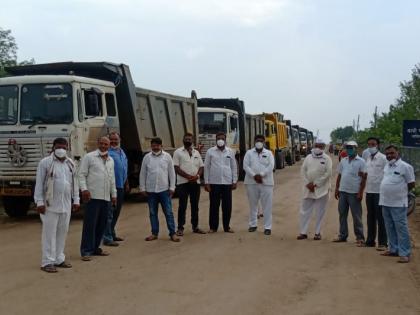 Heavy vehicles on Samrudhi Highway blocked by angry Wavikars | मद्यधुंद चालकांचा वाढता त्रास, संतप्त वावीकरांनी अडवली समृध्दी महामार्गाची अवजड वाहने