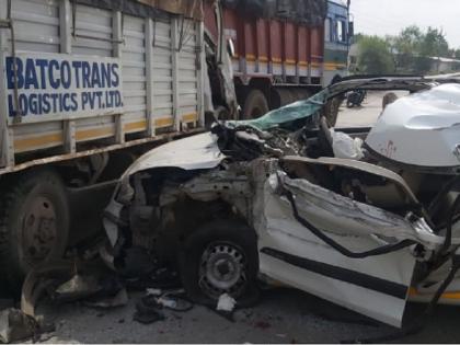 Bizarre accident of three vehicles in Jalna; One killed, five injured | जालन्यात तीन वाहनांचा विचित्र अपघात; एकाचा मृत्यू , पाच जखमी Bizarre accident of three vehicles in Jalna; One killed, five injured | जालन्यात तीन वाहनांचा विचित्र अपघात; एकाचा मृत्यू , पाच जखमी