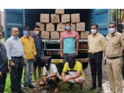 Admirable performance of Kankavli police; 10 lakh 64 thousand items including Goa made liquor confiscated | कणकवली पोलिसांची कौतुकास्पद कामगिरी; गोवा बनावटीच्या दारुसह १० लाख ६४ हजारांचा मुद्देमाल जप्त