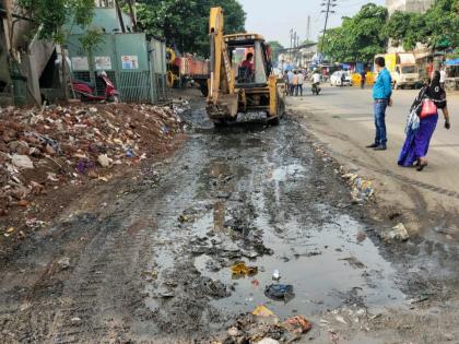 bhiwandi municipal administration Picked up the pile of garbage | लोकमत इम्पॅक्ट! भिवंडी मनपा प्रशासनाला आली जाग; कचऱ्याचा ढिगारा उचलला