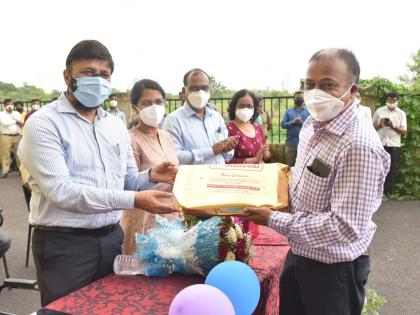 kdmc commissioner facilitated doctors nurses ward boys who have been serving in tata corona care center | टाटा आमंत्रा बंद करणे म्हणजे तिसरी लाट येणार नाही, असा शुभ शकून मानायला हरकत नाही