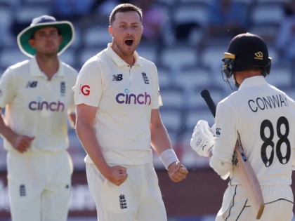 Ollie Robinson will not serve any further ban for the social media comments and he will be available for the India Test series | India vs England : इंग्लंडच्या गोलंदाजाला भरावा लागला २.८३ लाखांचा दंड; पण टीम इंडियाला बसणार मोठा धक्का!