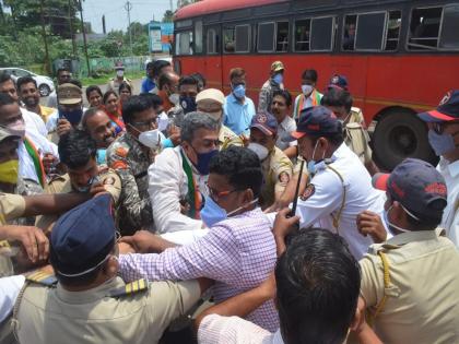 Police grabbed BJP protesters before burn state governments statue | राज्य शासनाच्या प्रतिकात्मक पुतळ्याच्या दहनापूर्वीच भाजप आंदोलकांना पोलिसांनी घेतले ताब्यात