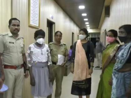 The girl become a boy for self-defense while filling her stomach; After 8 months, the truth came out in the police investigation | पोटाची खळगी भरताना स्व: रक्षणासाठी मुलगी झाला मुलगा; ८ महिन्यानंतर पोलीस चौकशीत सत्य आले जगासमोर