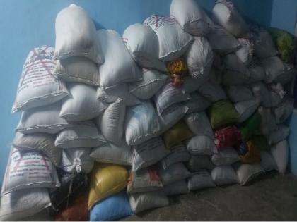 Police seized 78 quintals of ration grains going to the black market | काळ्या बाजारात जाणारे रेशनचे ७८ क्विंटल धान्य पोलिसांनी पकडले