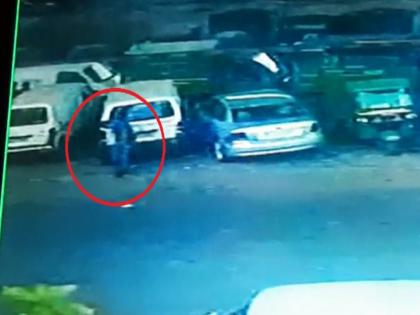 Crime News delhi businessman firing news cctv footage delhi police | भयंकर! व्यावसायिकावर भररस्त्यात झाडल्या गोळ्या, परिसरात खळबळ