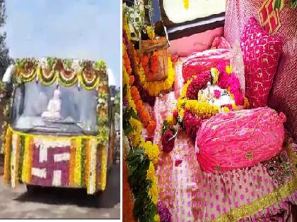 Departure of Saint Eknath Maharaj's palakhi to Pandharpur; For the second year in a row, Wari by bus with a few Warakaris | Video : संत एकनाथ महाराजांच्या पालखीचे पंढरपूरकडे प्रस्थान; फुले उधळत जड अंतःकरणाने वारकऱ्यांनी दिला निरोप