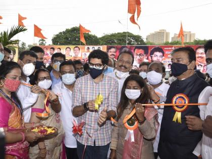 Aditya Thackeray said the municipal schools will be 'glamor schools' like England | इंग्लंडप्रमाणे महापालिका शाळा 'ग्रामर स्कूल' करणार, आदित्य ठाकरेंची ग्वाही