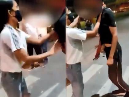 A girl assaulting to cab driver in lucknow; The video went viral | Video : आवरा या तरुणीला! भररस्त्यात कॅब चालकाच्या कानाखाली लगावत केली मारहाण; व्हिडीओ व्हायरल