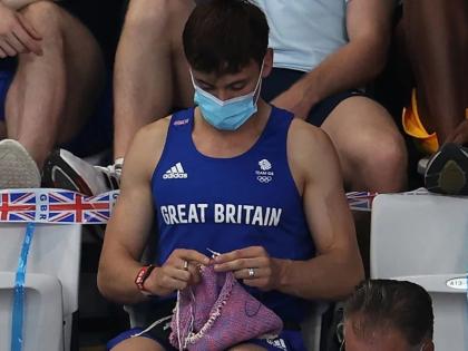 Tokyo Olympics: Tom Daly's Olympic Gold, Purse and Knitting! | Tokyo Olympics: टॉम डेलीचं ऑलिम्पिक गोल्ड, बटवा आणि विणकाम!