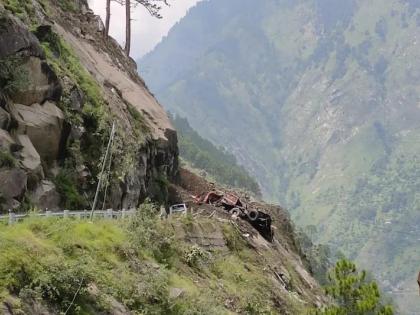 Landslide in Kinnaur : Landslide buried several vehicles including a bus, 40 people missing | मोठी दुर्घटना: भूस्खलन होऊन दरडीखाली गाडली गेली बससह अनेक वाहने, ४० जण बेपत्ता