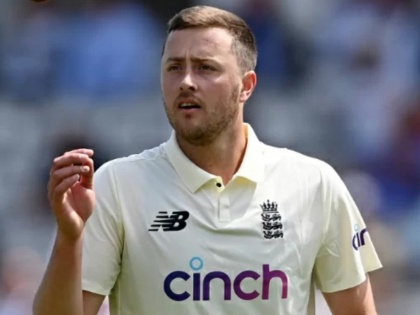 India vs England : Ollie Robinson denied passage by few India players at Lord’s | India vs England : भारतीय संघावर ओढावलं संकट?; इंग्लंडच्या गोलंदाजाची दोन खेळाडूंनी अडवली वाट, अन्...