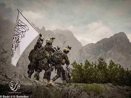 Afghanistan Crisis: Taliban militants openly mock US troops, photo goes viral | Afghanistan Crisis: तालिबानी दहशतवाद्यांनी जाहीरपणे उडवली अमेरिकन सैनिकांची खिल्ली, फोटो झाले व्हायरल 