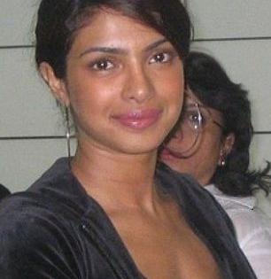 Natural Beauty : मेकअपशिवाय जास्त सुंदर दिसतात 'या' अभिनेत्री; फोटो पाहून डोळ्यांवरचा विश्वास उडेल