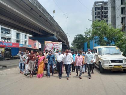 morcha at tehsildar office for various demands in bhiwandi | विविध मागण्यांसाठी श्रमजीवीचा तहसीलदार कार्यालयावर मोर्चा; महिलांसह शेकडो नागरिक सहभागी