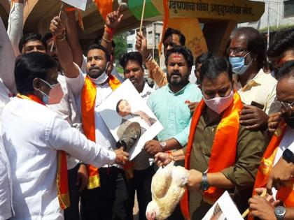 Shiv Sena's 'Chappal Maro' agitation against Narayan Rane in Aurangabad | नारायण राणेंच्या विरोधात शिवसैनिकांचे जोडेमारो आंदोलन